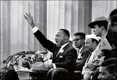 MLK gesturing at March on DC