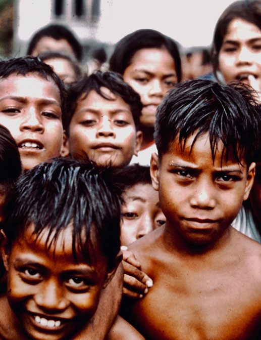 I Kiribati kids